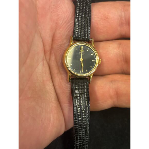 Vintage Seiko 2Y01-0010 Women’s Watch! New Battery! main image 11